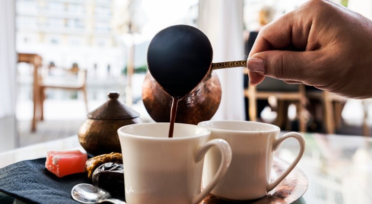 طبيبة تحذر من تناول القهوة في