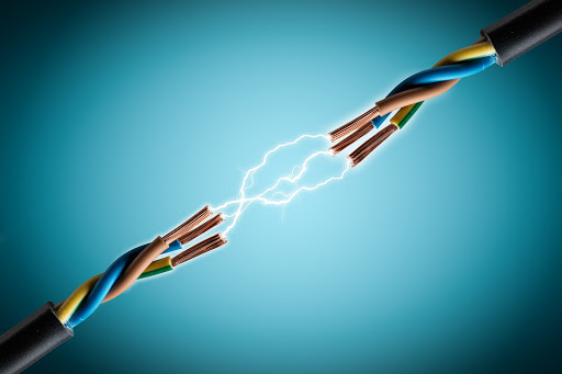 وفاة طفلة بصعقة كهربائية في الأغوار