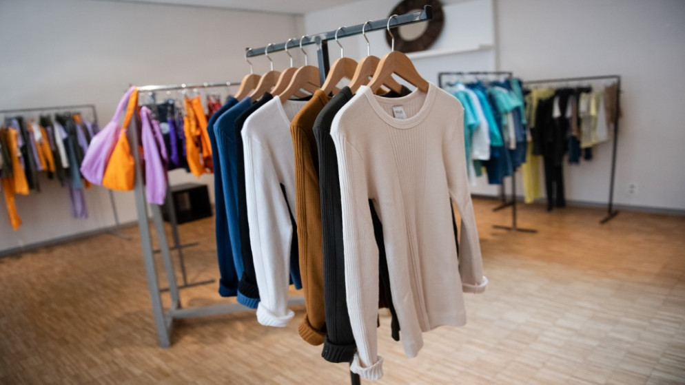 وزارة الصناعة: السماح بفتح غرف القياس