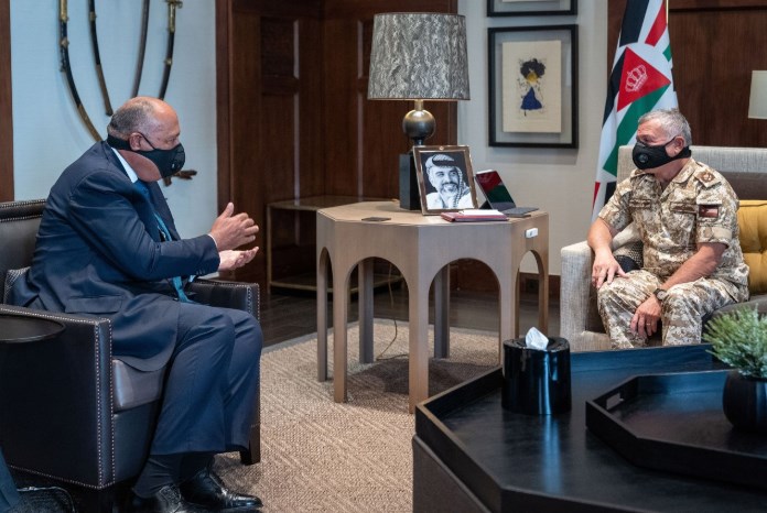 الملك يستقبل وزير الخارجية المصري