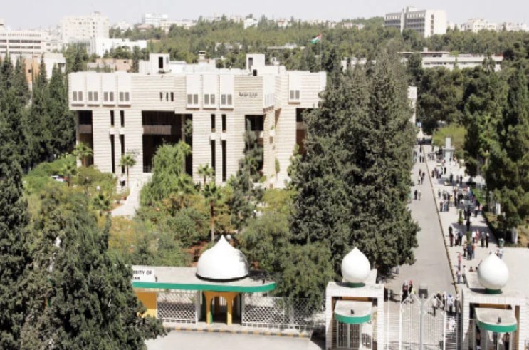 «عمداء الأردنية» يعلق قرار إنتهاء خدمة