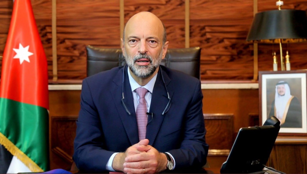 الرزاز: أتحدى أن يوافق أي مسؤول