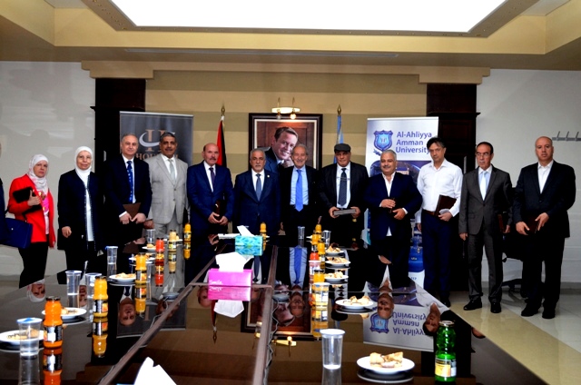 تكريم مجموعة من أساتذة جامعة عمان