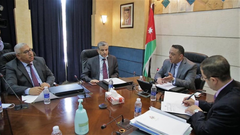 الداوود: 4 استيضاحات للنائب العام و2