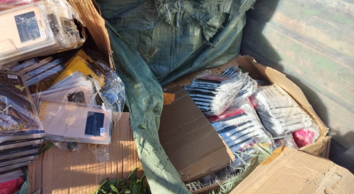 احباط تهريب سيارة محملة باكسسوارات اجهزة