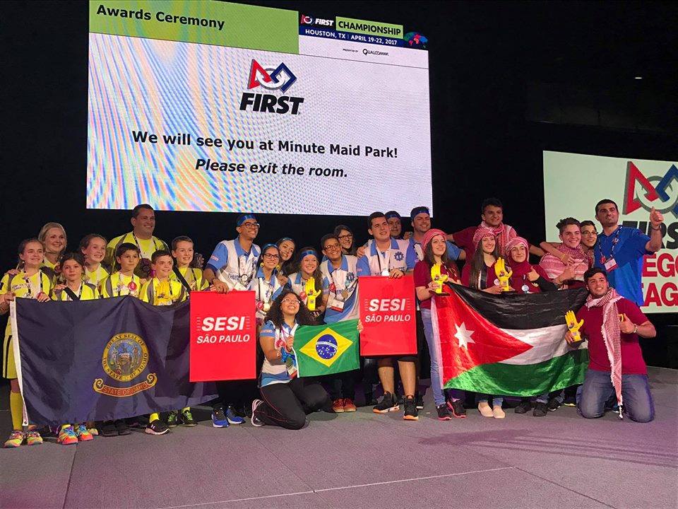 المومني يحصد المرتبة الأولى في مسابقة