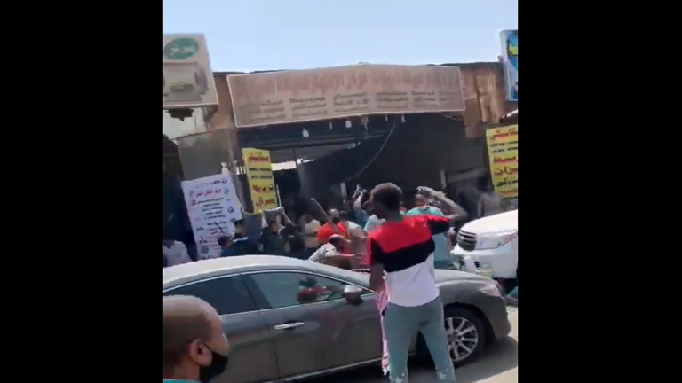 شجار عنيف بين مجموعة من المقيمين