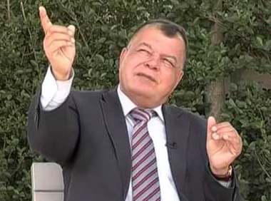 المؤرخ بكر خازر المجالي يهدي مكتبته