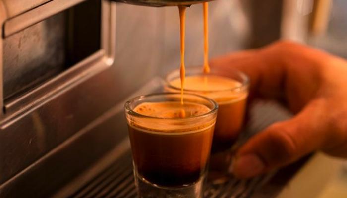 كافيين القهوة ومشروبات الطاقة.. تأثيرات مختلفة