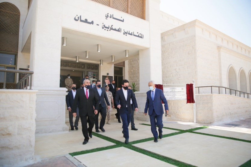 ولي العهد يفتتح نادي المتقاعدين العسكريين