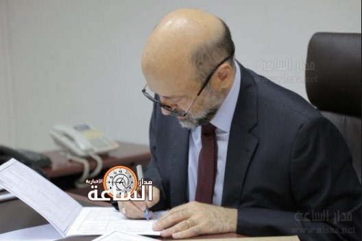 الرزاز يوعز بإعفاء سائقي الشاحنات من