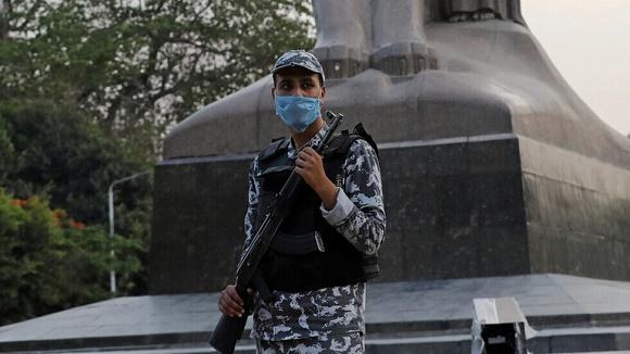 فتاة تقتل والدها دفاعا عن أمها