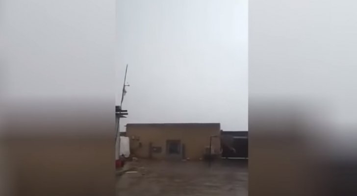 درجة حرارتها تتجاوز الخمسين.. أمطار رعدية