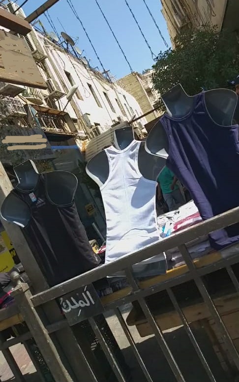 يضايقون محلات الصرافة والحوالات المالية في