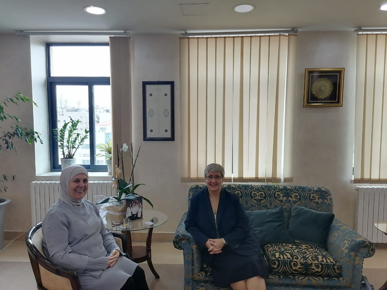 اسحاقات تستقبل السفيرة الكندية في عمان