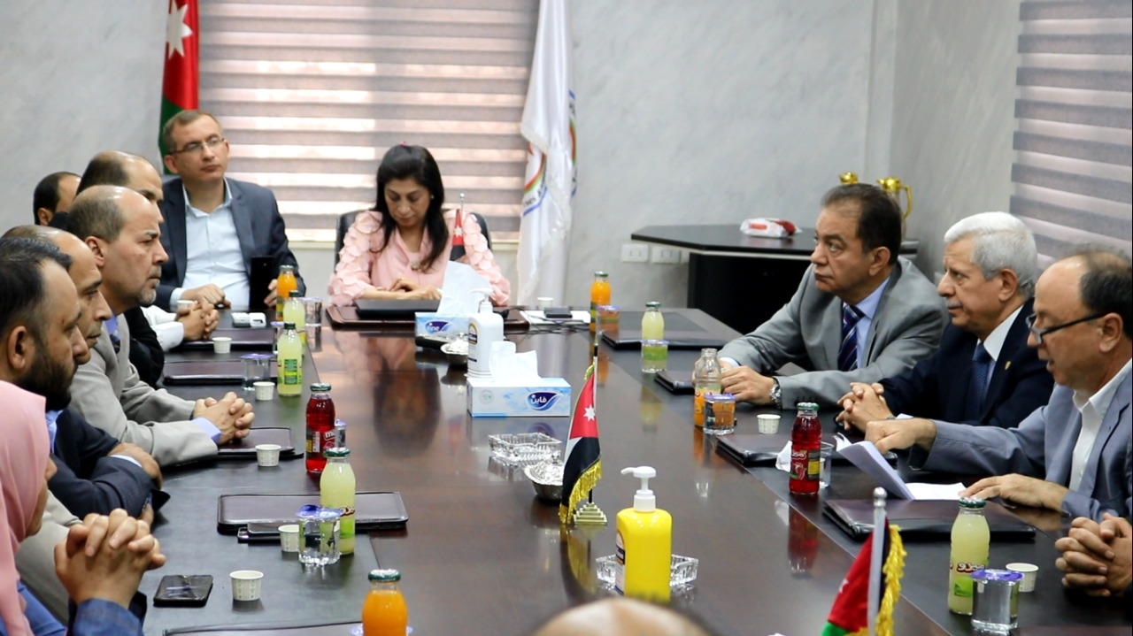 «جاهة نقابية» تطوي الخلاف بين نقابة