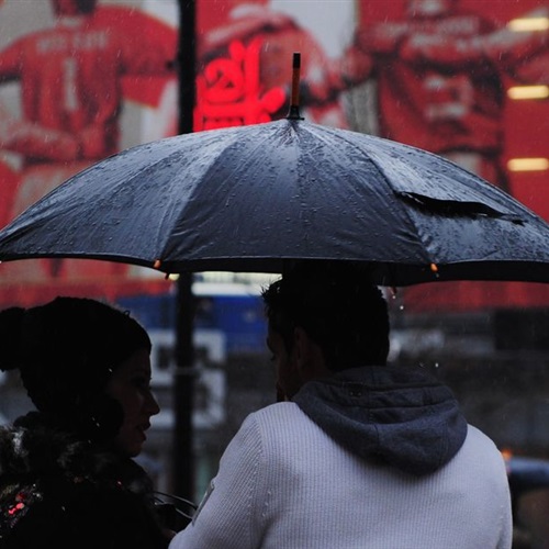 رسميا.. الجماهير تعود إلى ملاعب بريطانيا