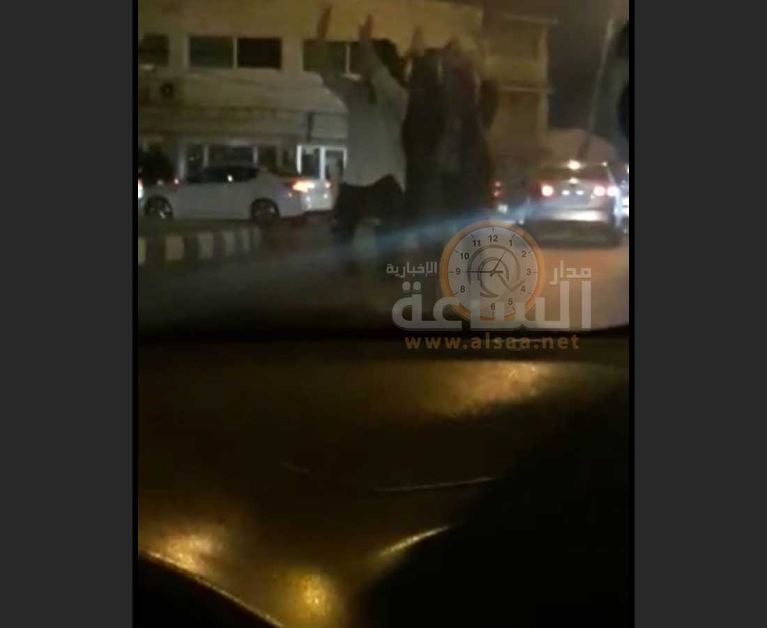 عمان.. فتيات بحالة ’هستيرية‘ يرقصن وسط