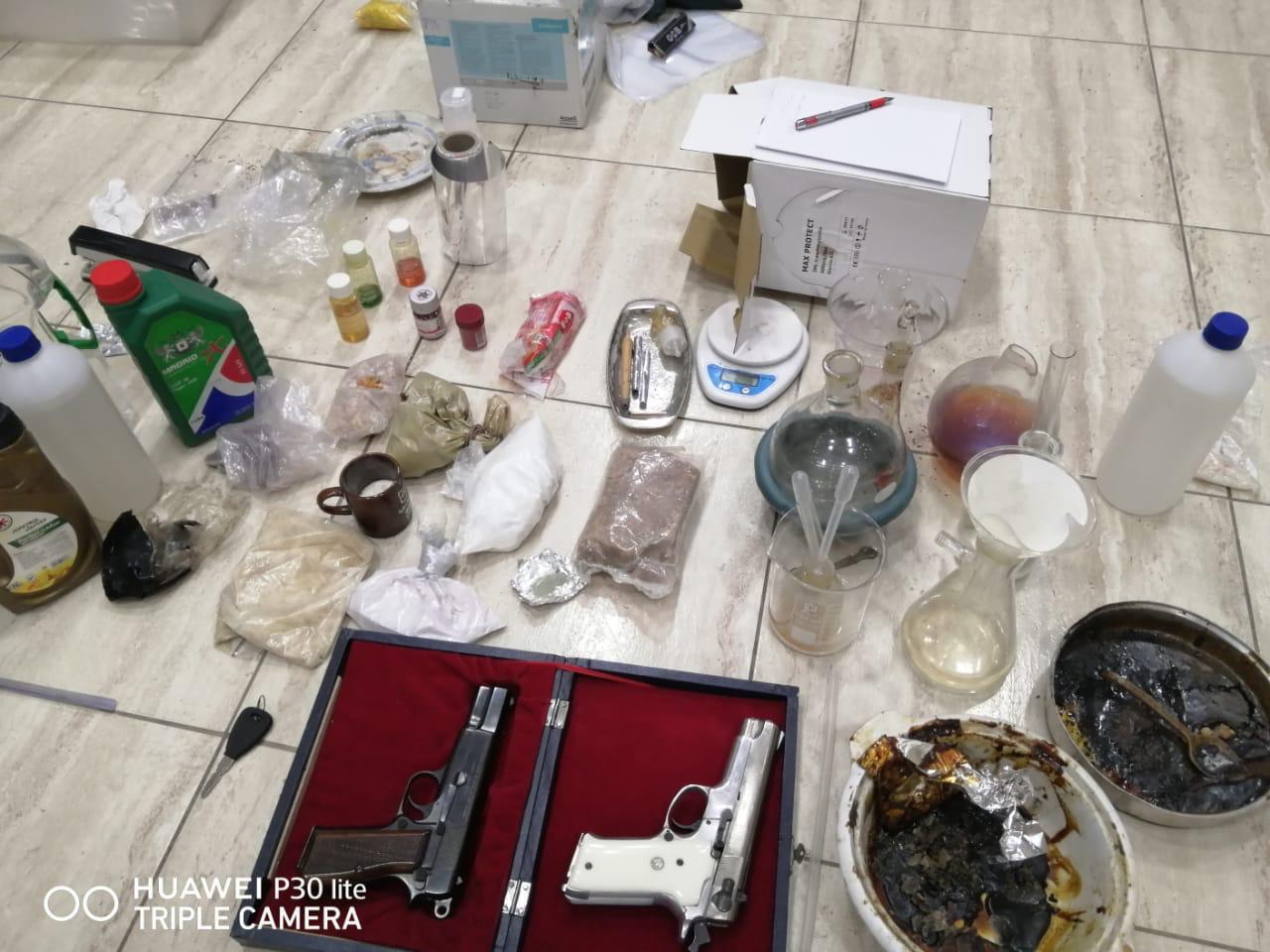 إحباط محاولة شبكة جرمية لتصنيع وتركيب