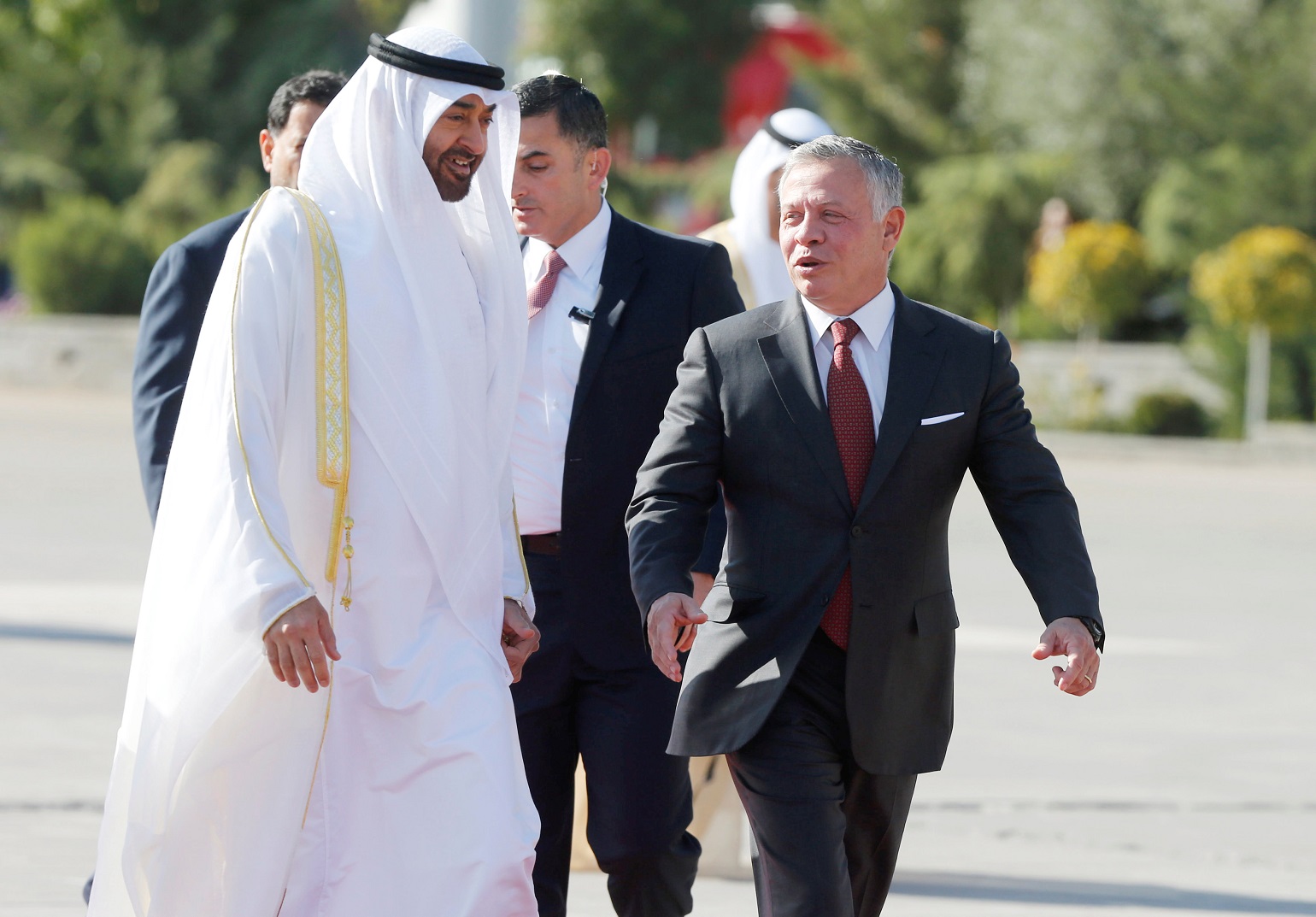 الملك يتبادل التهاني مع ولي عهد