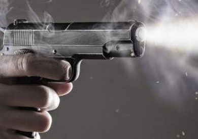 مشاجرة بالأسلحة النارية بين عائلتين في