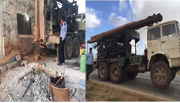 ضبط حفارة مخالفة اثناء حفر بئر