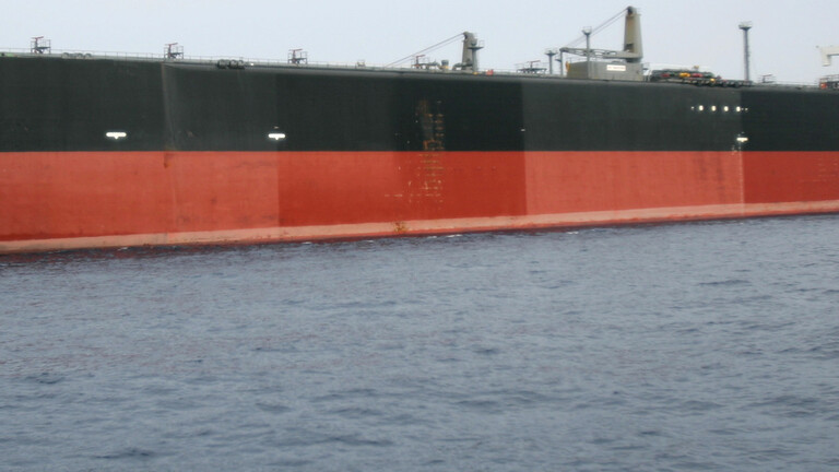 اليمن يحذر من كارثة في سواحله