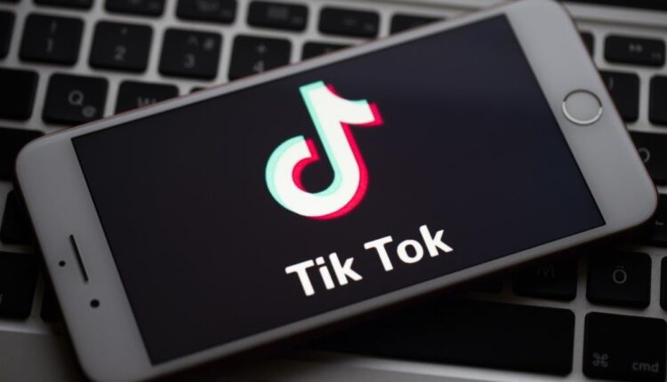 ترمب يوقع مرسوما بوقف التعامل مع