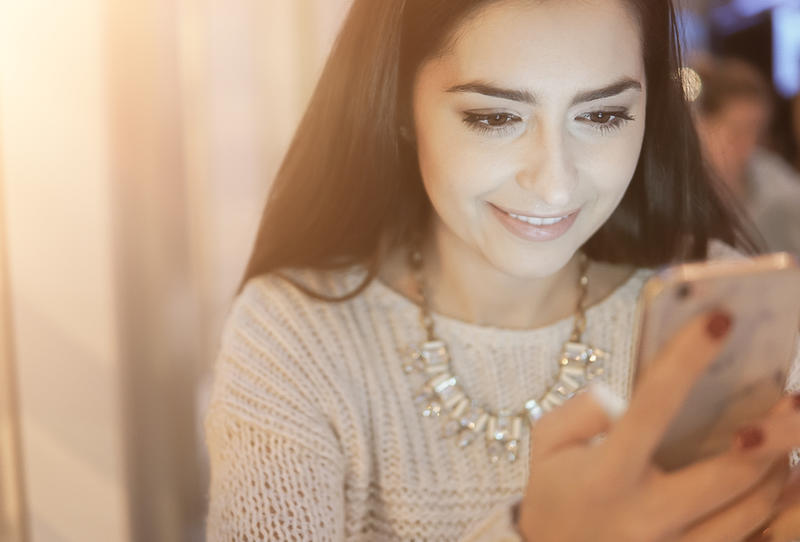 فتوى تحسم نشر المراة لصورها في