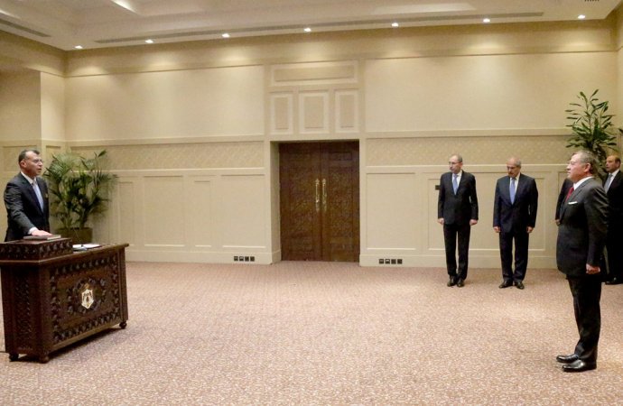 السفير العدوان يؤدي اليمين القانونية أمام