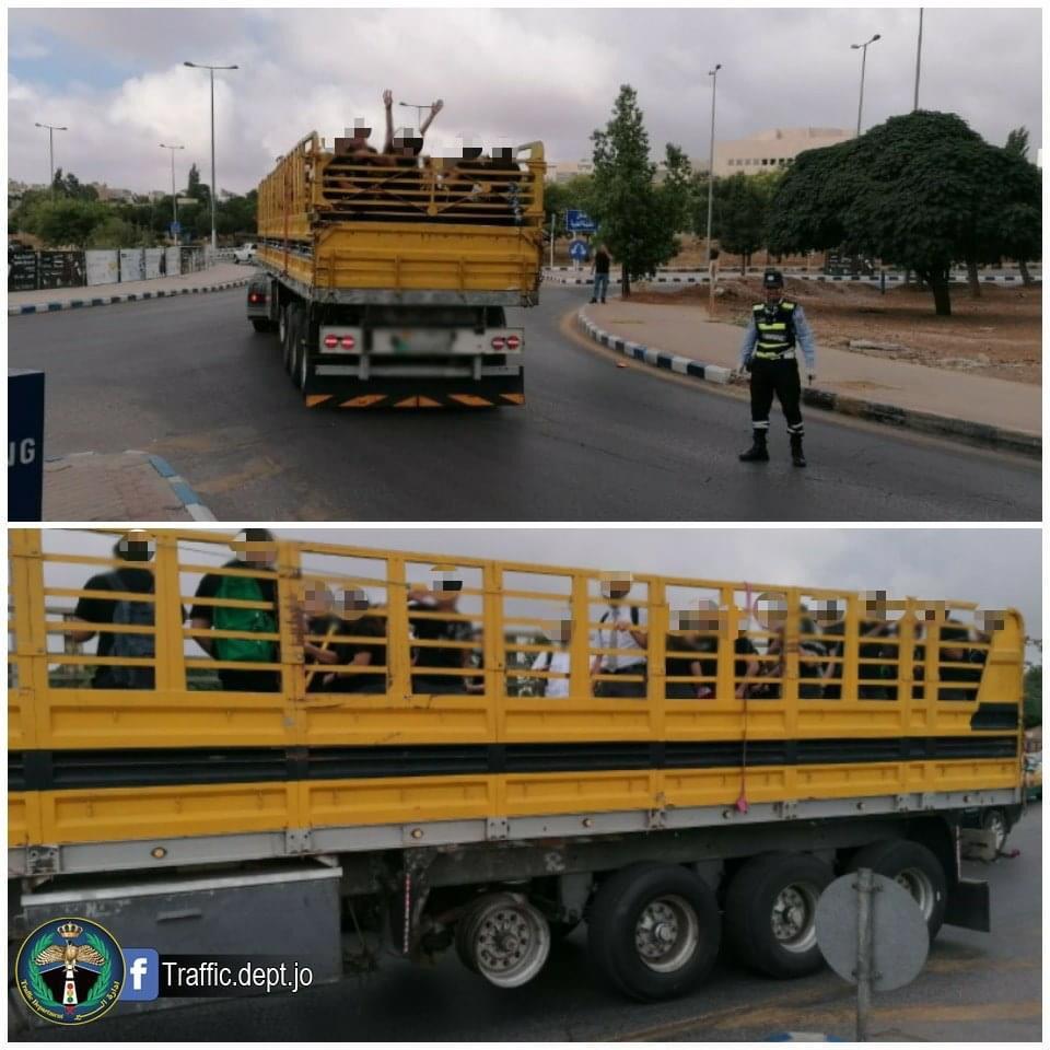 ضبط تريلا محملة بخمسين طالبا في