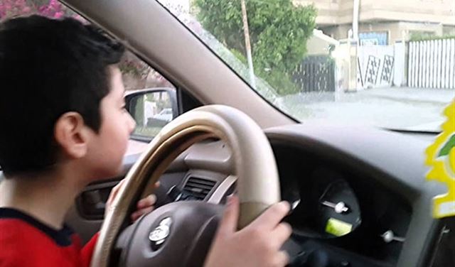 ضبط مركبة يقودها حدث برفقة شقيقه