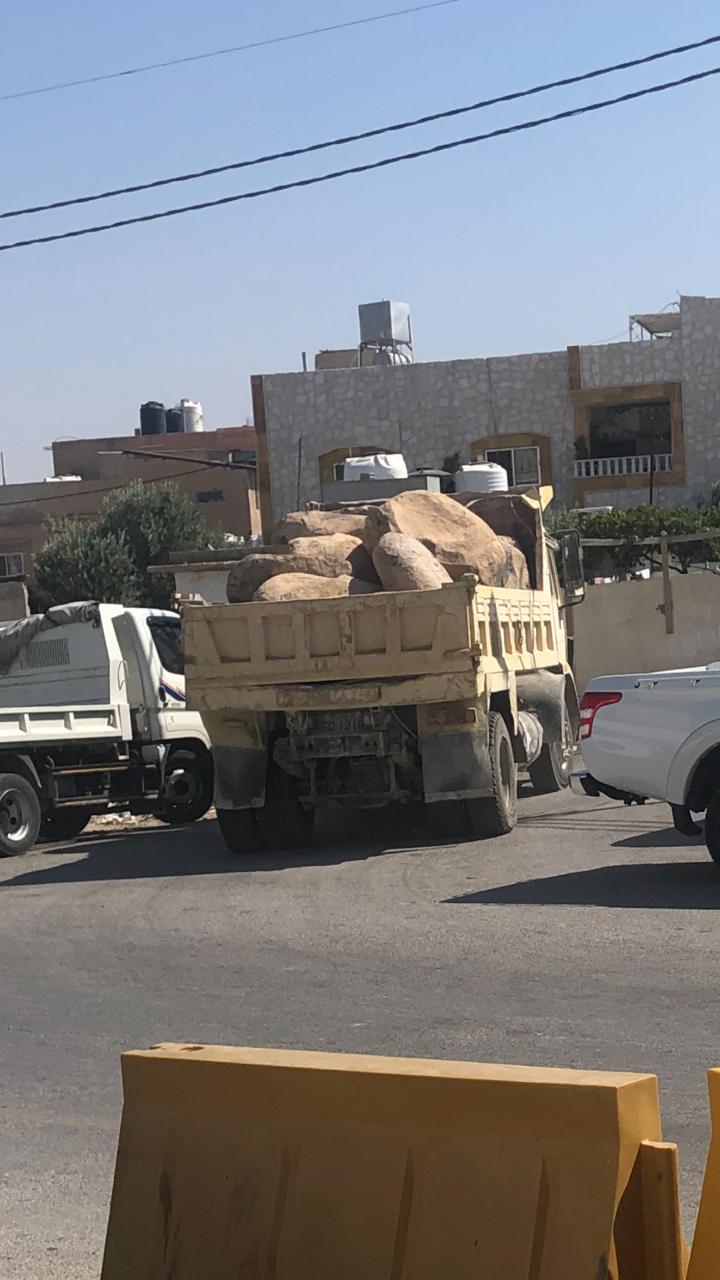 المياه: ضبط قلاب محمل بالبازلت المستخرج