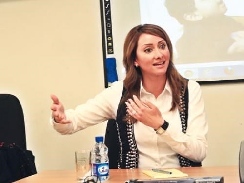 الاعلامية نسرين ابو صالحة تعلن رغبتها