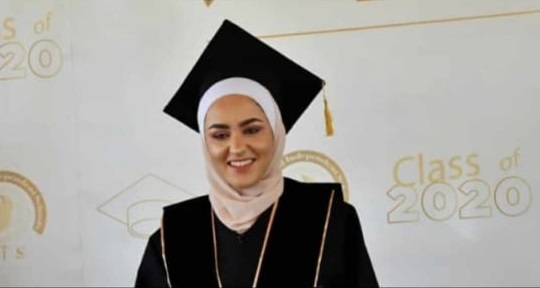 فرح أبوعوض.. تتفوق في التوجيهي البريطاني