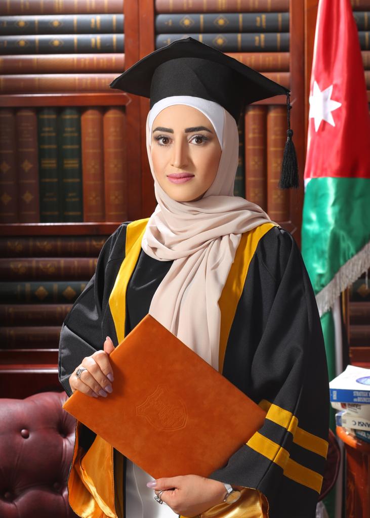 تماضر الزغول.. مبروك الماجستير (صور)