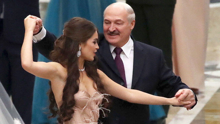 ملكة الجمال التي راقصت رئيس البلاد: