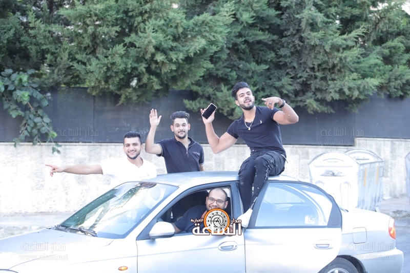 فرحة الناجحين بالتوجيهي في شوارع عمان