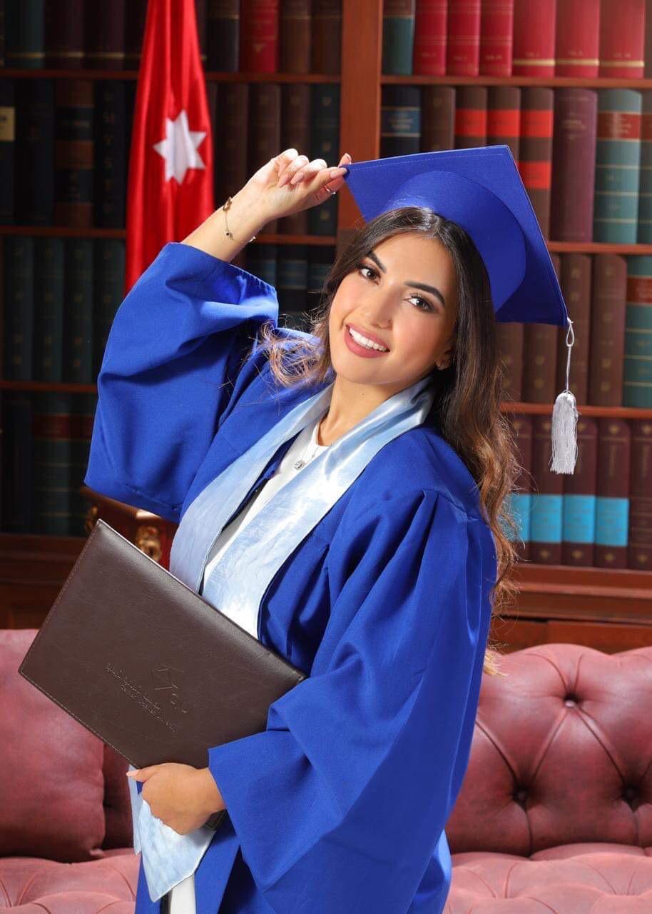 نوره فواز الشهوان.. مبروك التخرج 