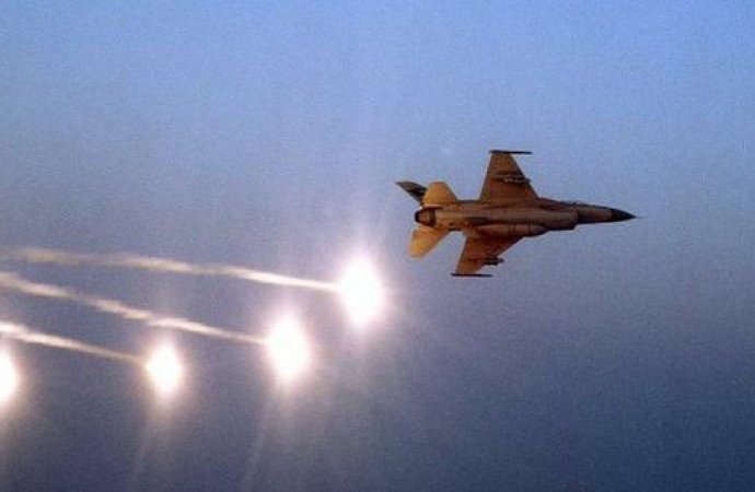 طائرات الاحتلال تقصف مواقع في قطاع