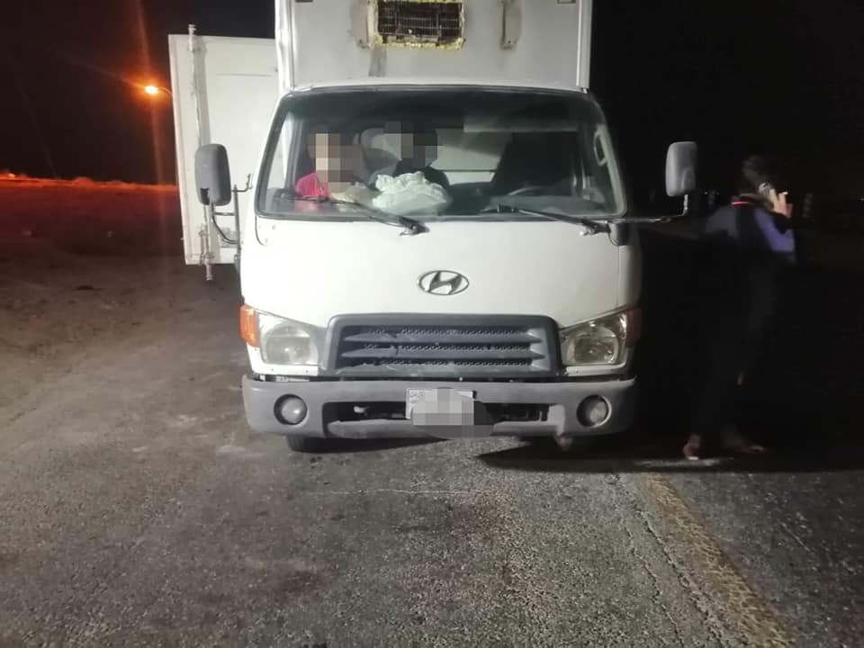 ضبط مركبة ’ثلاجة‘ تحمل بداخلها 16