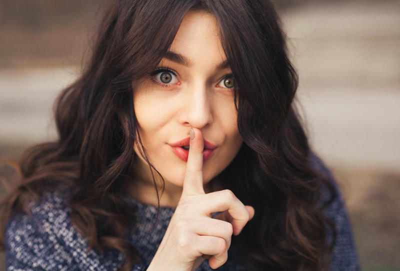 ماذا يعني صمت المرأة؟