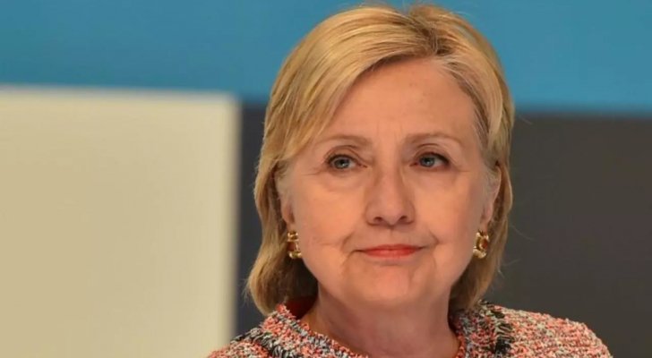 هيلاري كلينتون: على بايدن عدم الإقرار