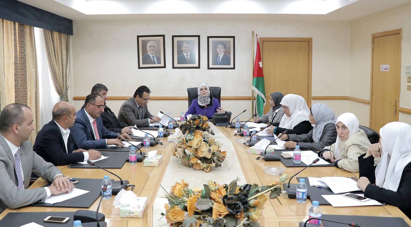 ’المشتركة النيابية‘ تناقش العنف الأسري