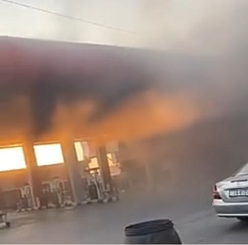 إخماد حريق لمستودع ملاصق لمحطة وقود