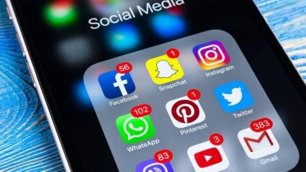 كيف تؤثر وسائل التواصل الاجتماعي على