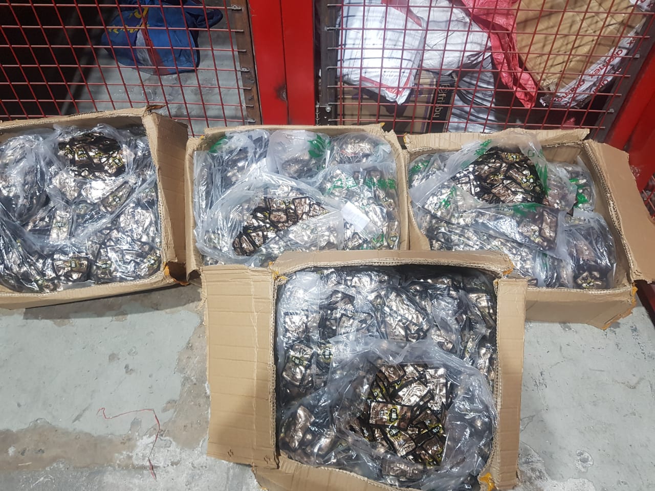 الجمارك تضبط مواد مخدرة في جمرك