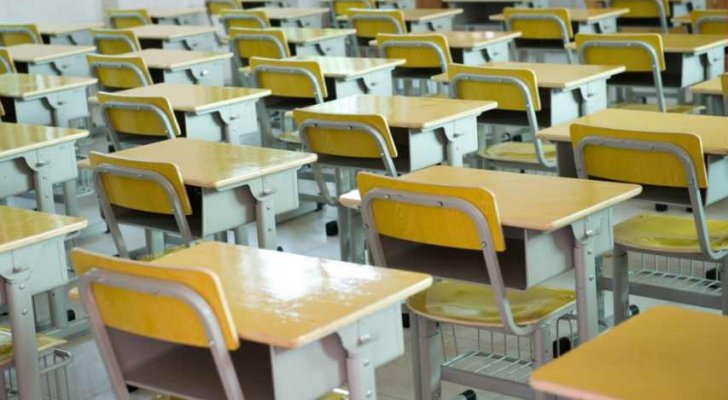 تعليق الدراسة بمدرستين لوكالة الغوث في