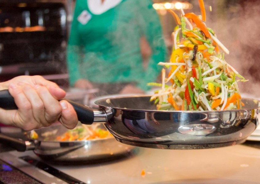 إصابة «شيف» بكورونا تحرم 300 مواطن