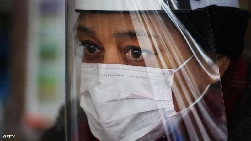 هذا القناع وتلك الكمامة لا يحميان